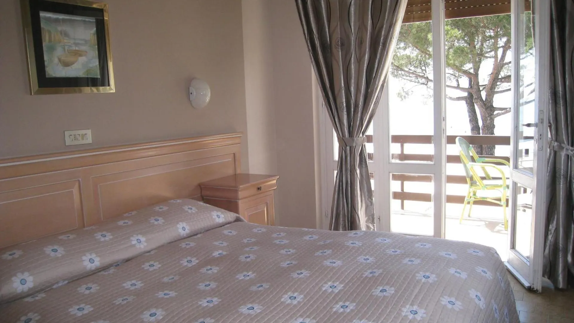 Hotel Esperia Lazise 2*,  Itálie